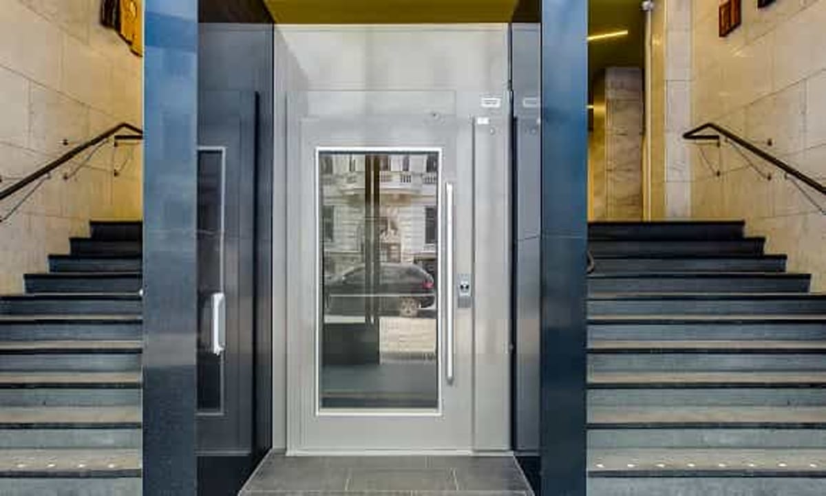 ITC on Purchase of Lift by Hotel not available being blocked credit