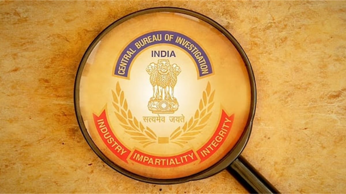 CBI arrests an Additional Divisional Commissioner for accepting Bribe