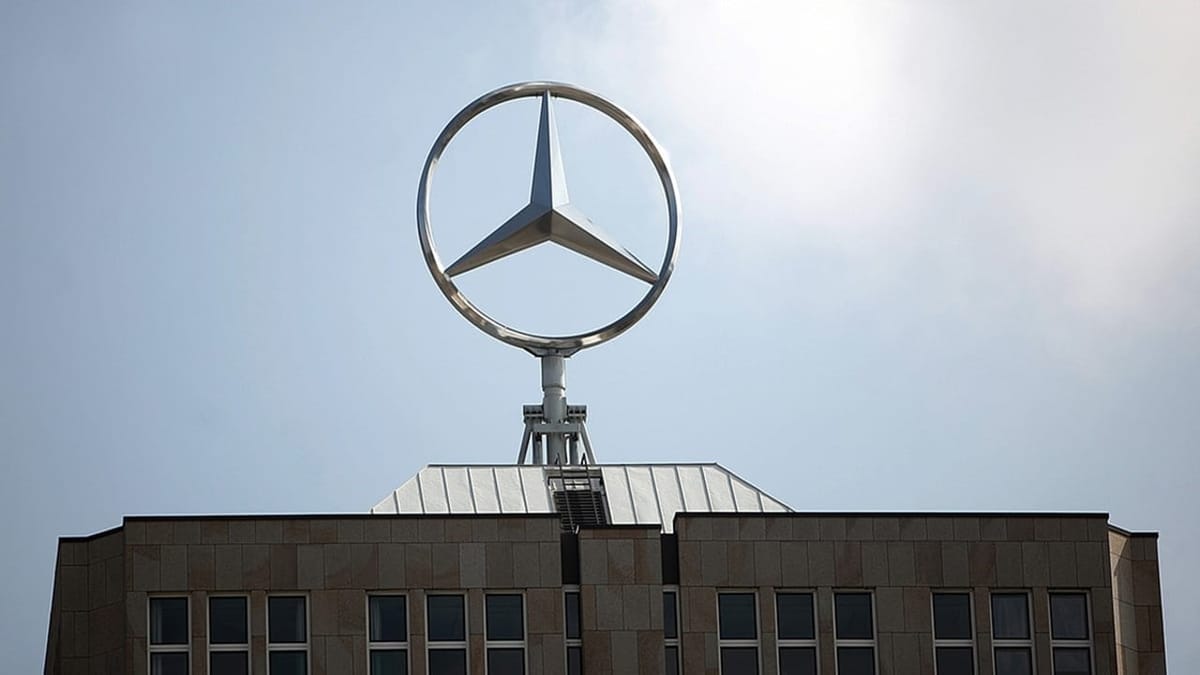 Mercedes Hiring Experienced Manager 