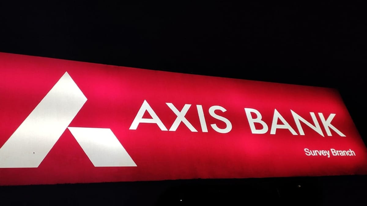 Axis Bank Hiring Graduates, Postgraduates