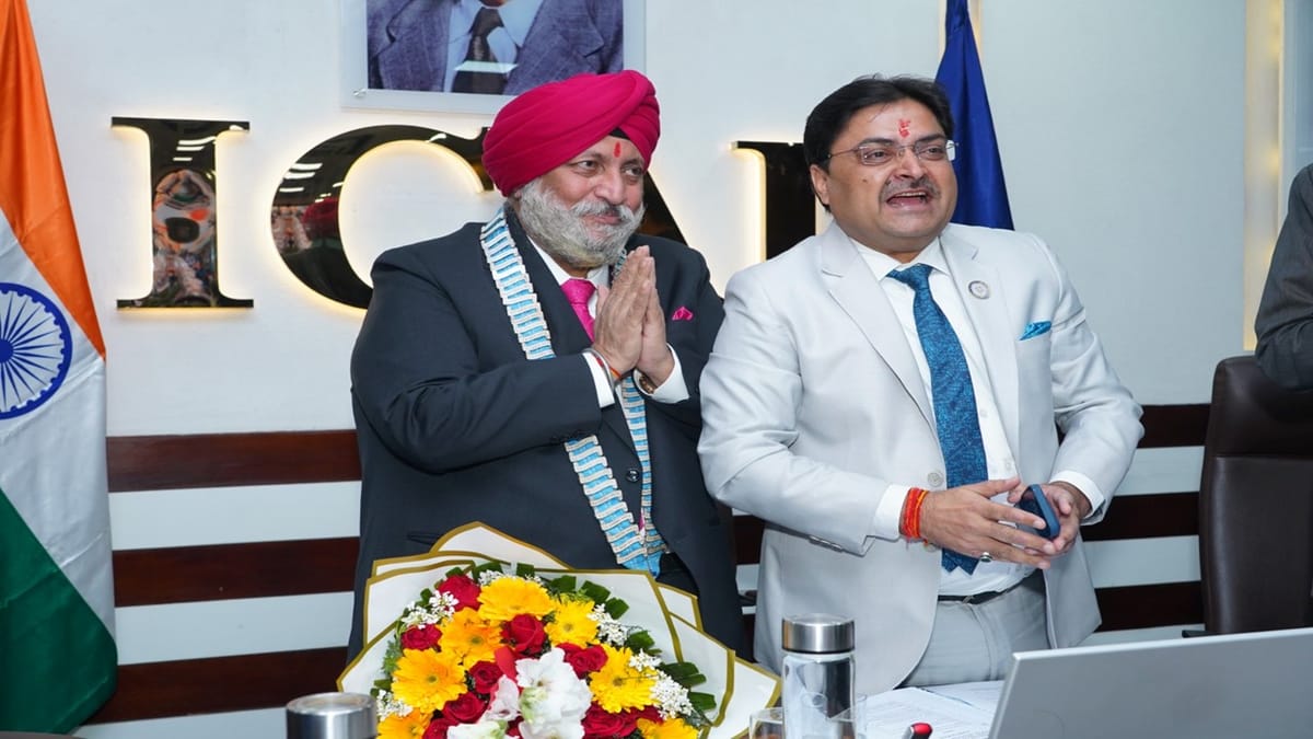 ICAI President CA. Charanjot Singh Nanda Honoured with ET Leadership Excellence Award 2025