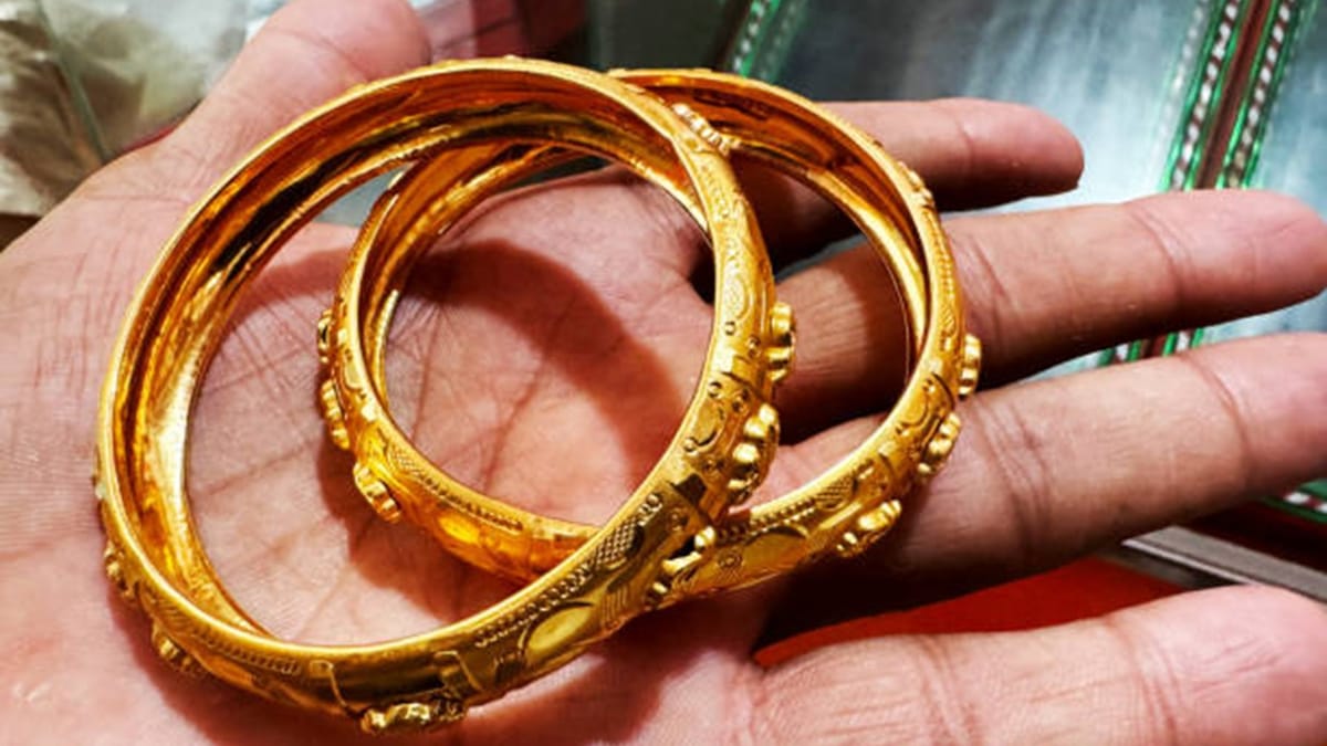 Delhi High Court Permits Petitioner to File Appeal Against Confiscation Order of Seized Gold Kada