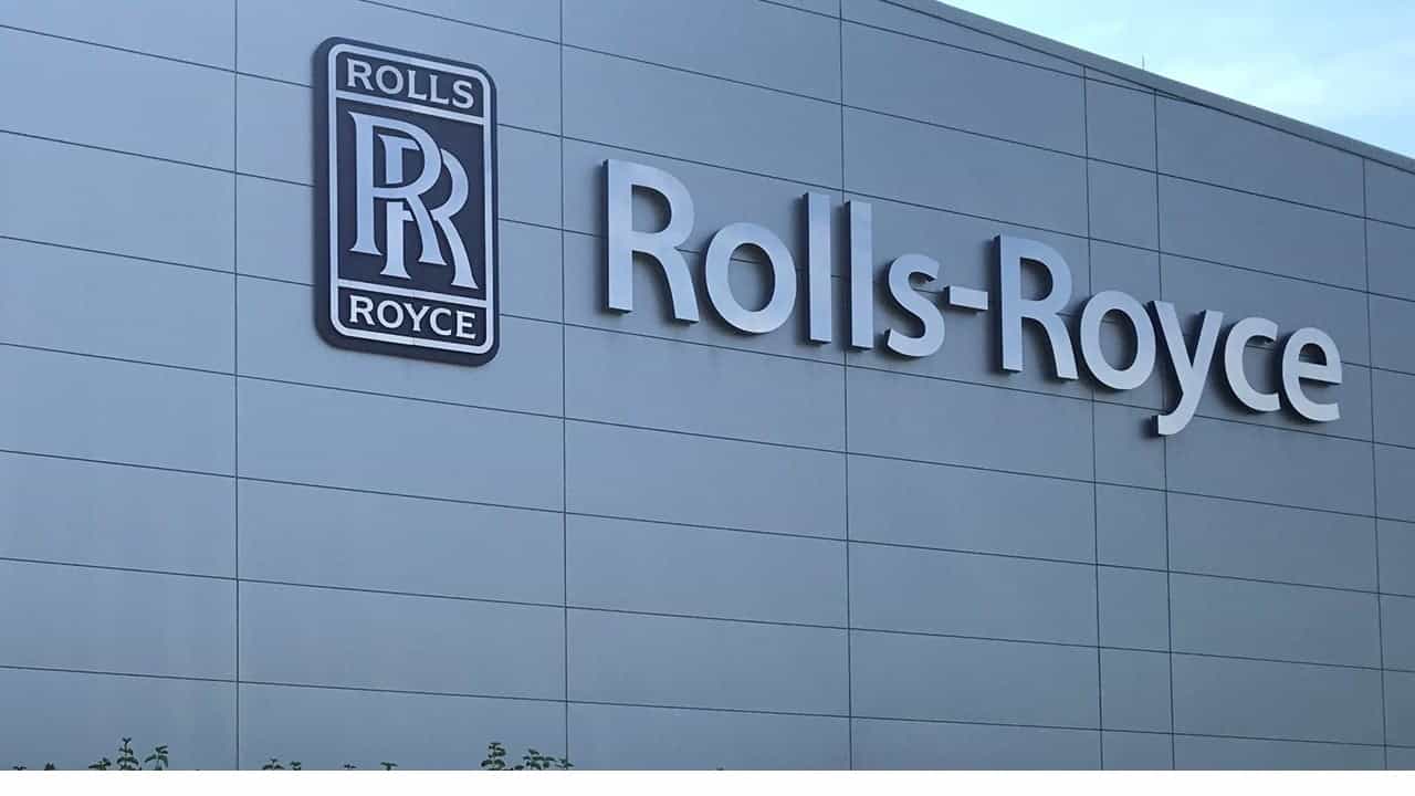 RollsRoyce cuts apprentice and graduate schemes by almost 30  Financial  Times