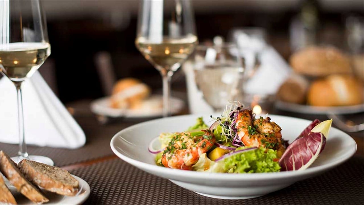 Restaurants are entitled to charge GST on service charge: MOF