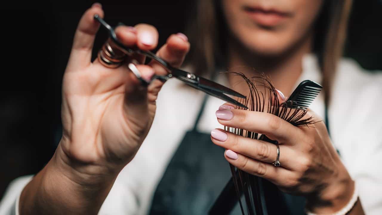Court approves the compensation of Rs. 2 Cr for wrong hair cutting: Know the whole matter