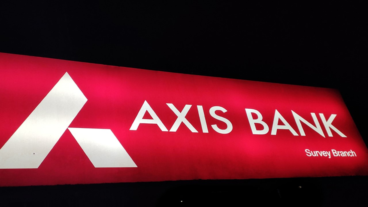 Graduates, Post Graduates Vacancy at Axis Bank