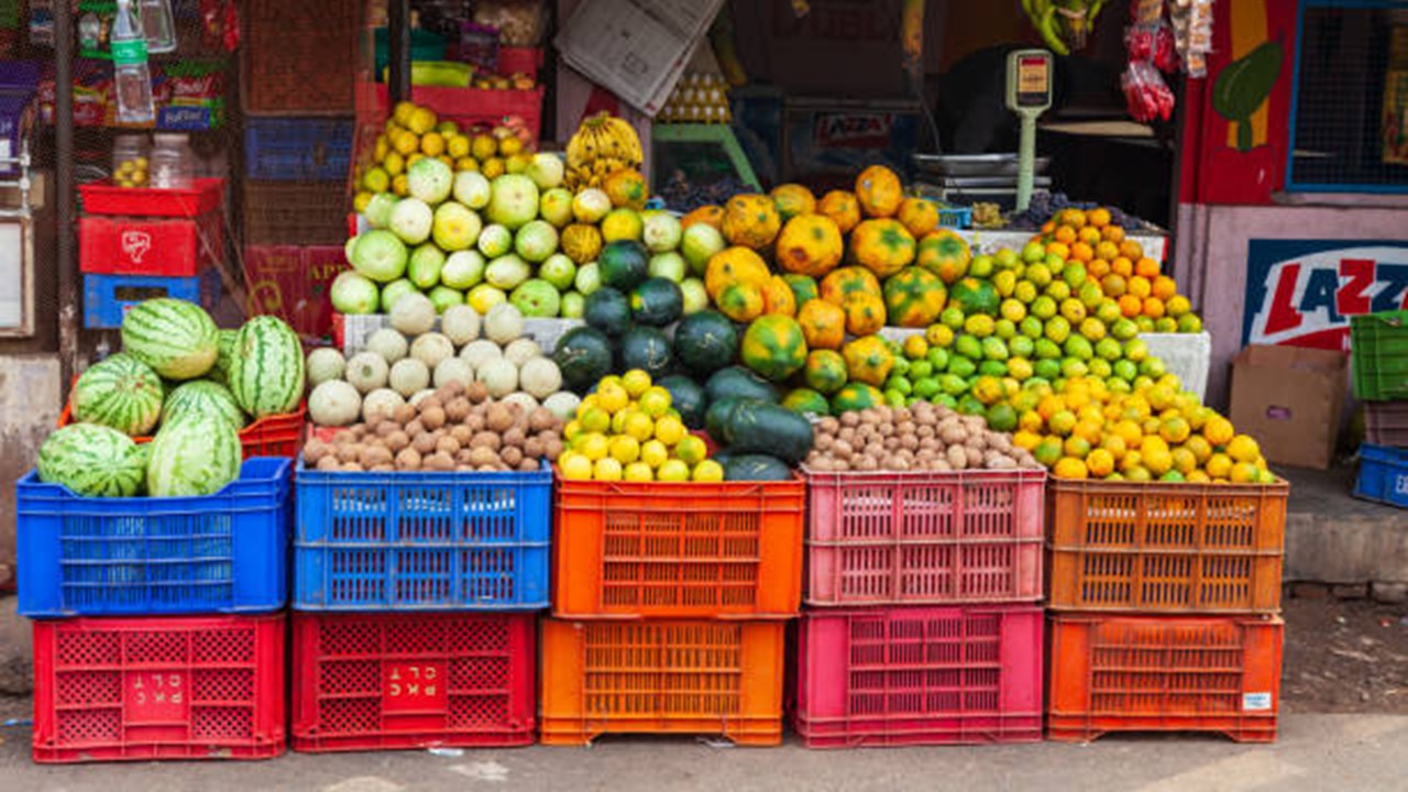 ITAT Applies 8% Profit Rate and Treats Cash Deposits as Business Turnover for Fruit Dealer