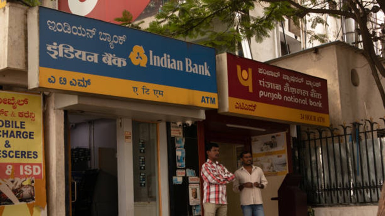 Delhi HC Upholds Dismissal of PNB Officer for Four-Year Unauthorized Absence